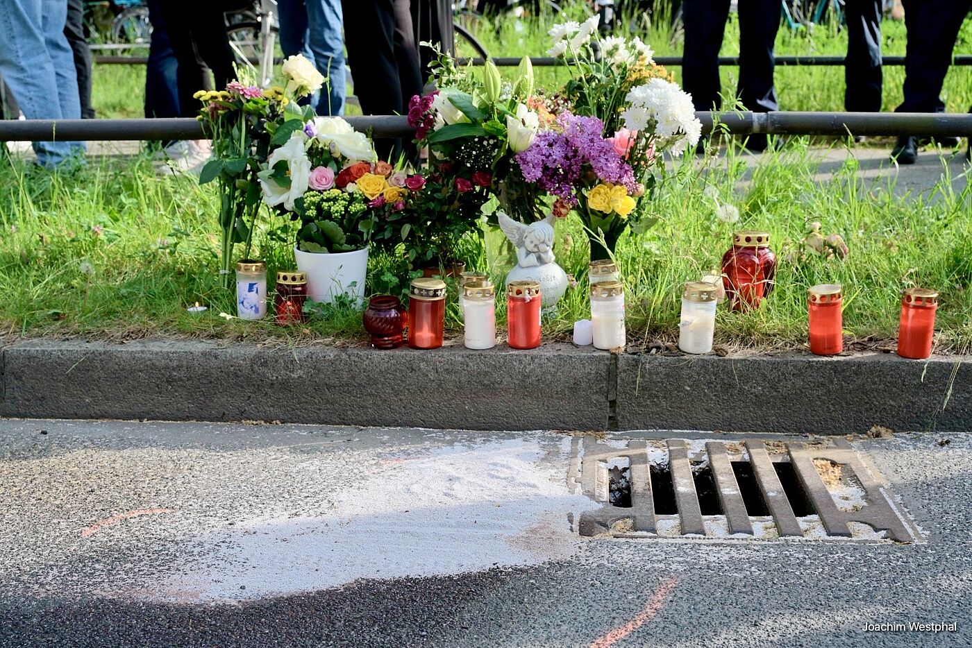 Gedenken und Geisterrad-Aufstellung am Unfallort Neuköllner Straße Ecke Alt Rudow