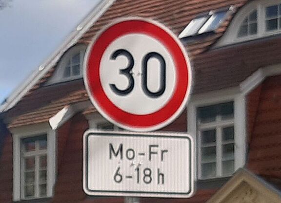 Straßenschild für Tempo30