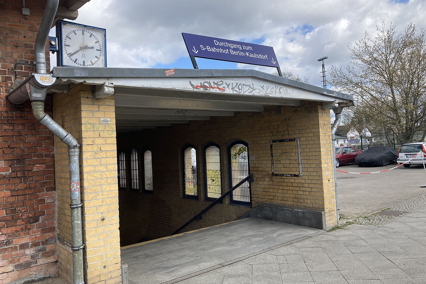 Südlicher Eingang der Fußgängerunterführung am S-Bahnhof Kaulsdorf