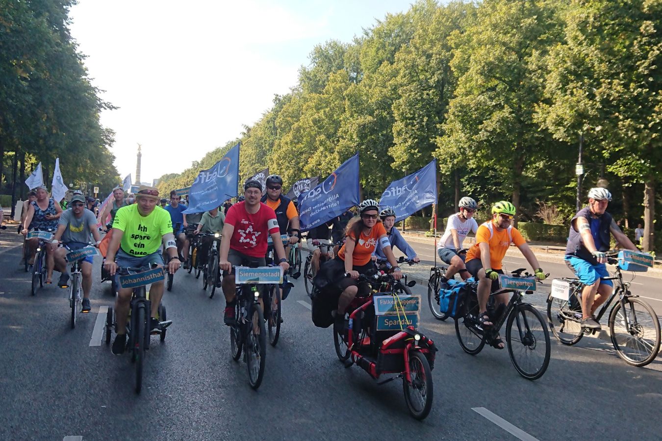 Radwegestopp? Nicht mit uns!“-Demo am 8. September mit 3.000 Teilnehmer:innen.